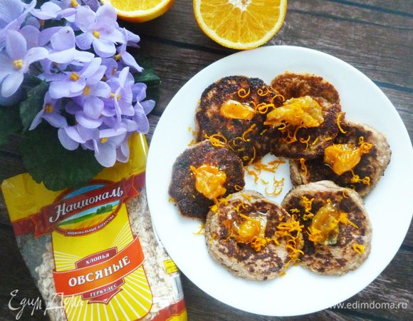 Подавать блинчики с соусом. Приятного аппетита!
