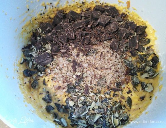 И шоколад, перемешать. 