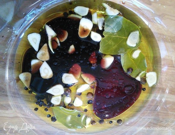 Соединить все ингредиенты маринада. 