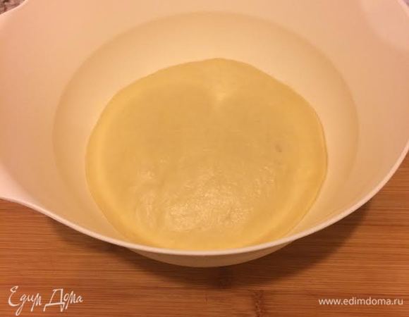 Спустя 1,5 часа тесто обмять.