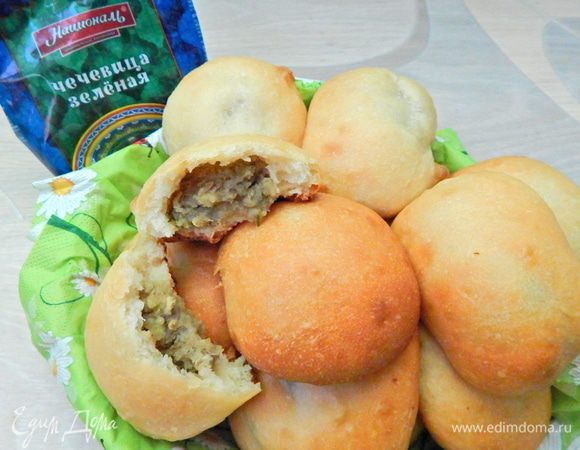 Готовые пирожки немного остудить и подавать к чаю, а для тех кто не постится к молоку. Приятного аппетита!