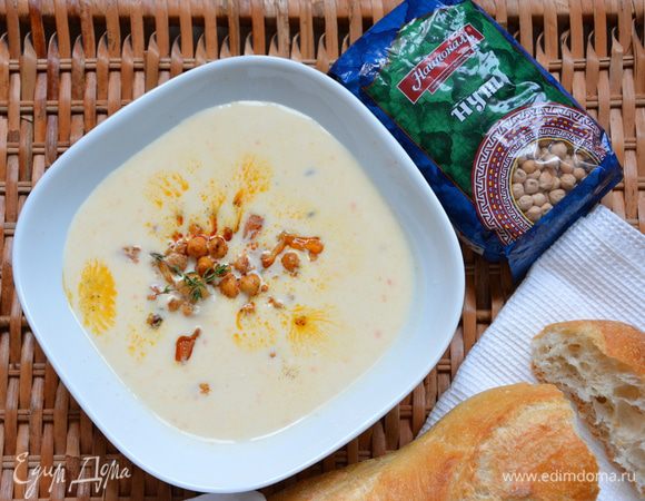 Сервировать суп жареным нутом, цветной капустой и тимьяном. 
Приятного аппетита!