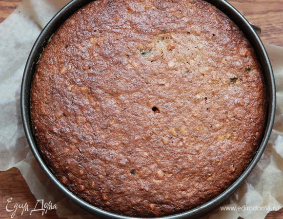 Выпекаем до сухой лучины. Пирог легко отходит от формы. Немного остужаем и вынимаем из формы.