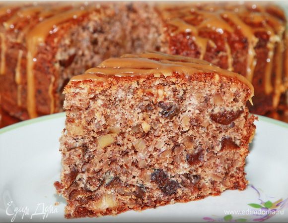 Торт я готовила для подруги и везла за 120 км в другой город. Поэтому фото с разрезиком «походное», но на нем все равно видно все, что нужно в таких случаях увидеть. Подруга осталась довольна, и вам всем смачного!