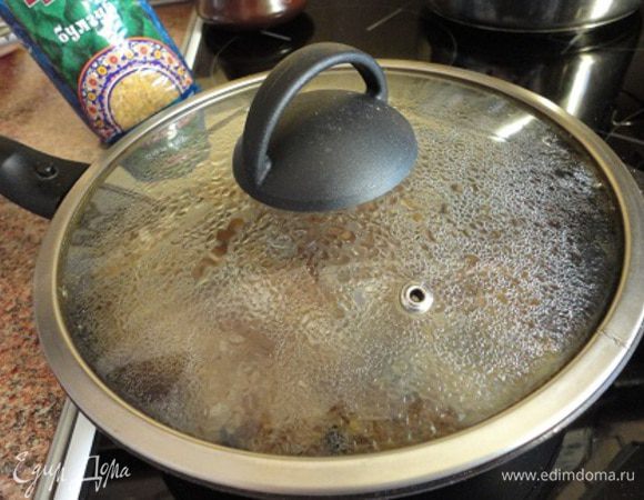 И готовить под крышкой 15-20 минут.