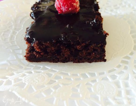 Текстура у пирога просто фантастическая в меру влажная, но в тоже время слегка рассыпчатая!