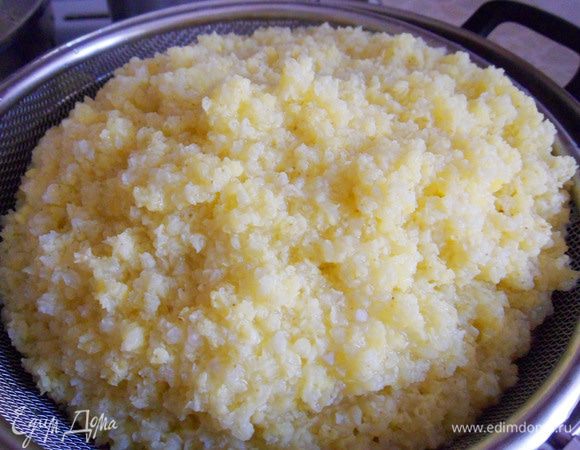 Снимите с огня, откиньте на сито.