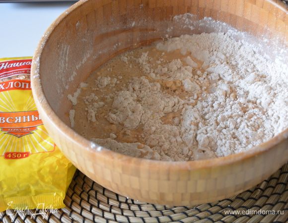 Молочную смесь добавить к сухим ингредиентам.