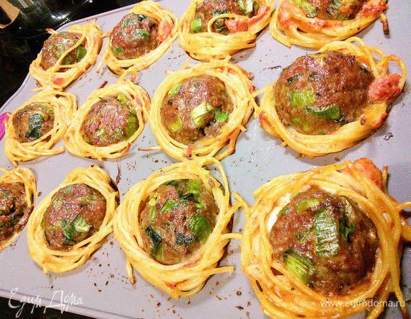 Дать гнездышкам 10 мин. «отдохнуть» в форме, затем вынуть. 