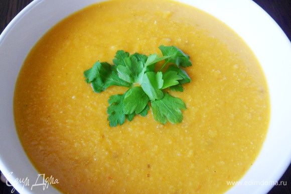 Суп-пюре из нута (базовый вариант) получается вкусным, сытным и ярким. Это один из тех случаев, когда простые продукты дают блестящий результат.