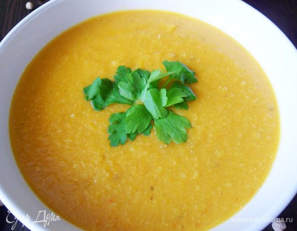 Суп-пюре из нута (базовый вариант) получается вкусным, сытным и ярким. Это один из тех случаев, когда простые продукты дают блестящий результат.