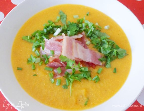 Тарелочка супа-пюре с зеленью и беконом для моего сына. 