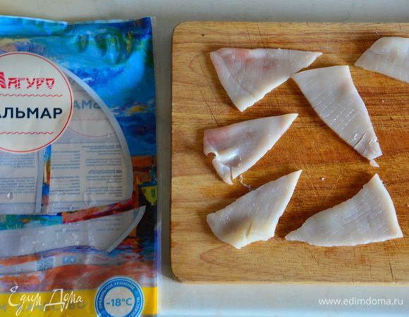 Разрезать на треугольные куски.