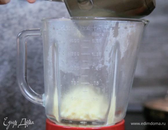 Затем взбить его в блендере в пасту.