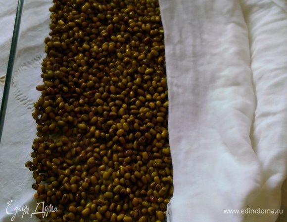 На маш кладем марлю, сильно смоченную холодной водой, в 3-4 слоя.