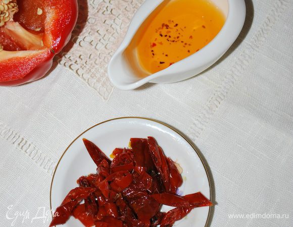 Подготавливаем вяленые помидоры.