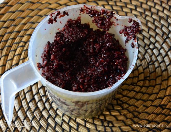 Берем черный короткий рис, промыть и отварить (в соотношении 1:3). Можно даже немного разварить. У меня получилось 440 г рисовой каши. 