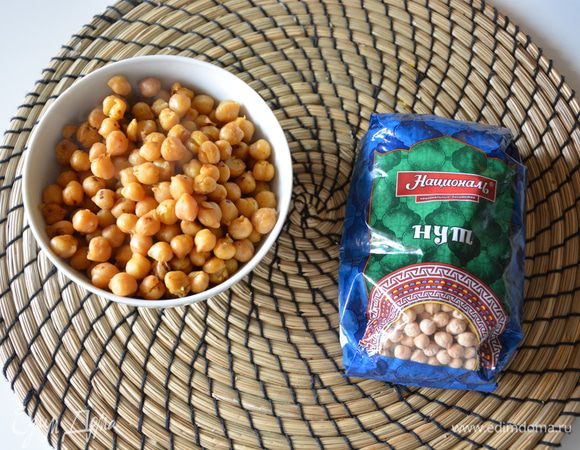 Нут ТМ «Националь» замочить на ночь в воде. Утром отварить до мягкости. Слегка обжарить на сковороде.