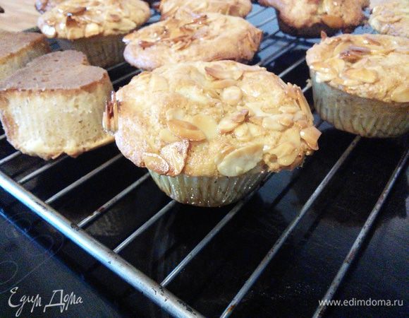 Выпекать в заранее разогретой до 175°С духовке 20-25 минут, полностью охладить на решетке.