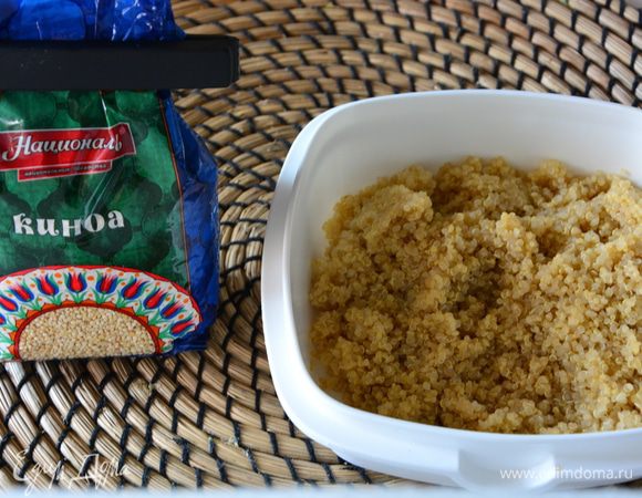 Отварить киноа ТМ «Националь» согласно инструкции на упаковке. У меня вышло 180 г каши.