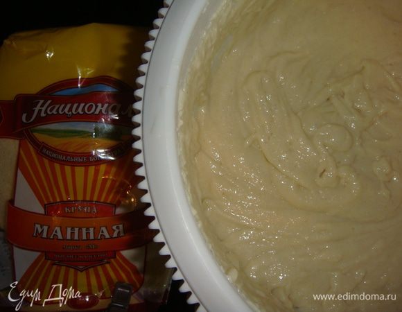 Даем тесту постоять 20 минут, чтобы манка разбухла. Тесто получается густое.