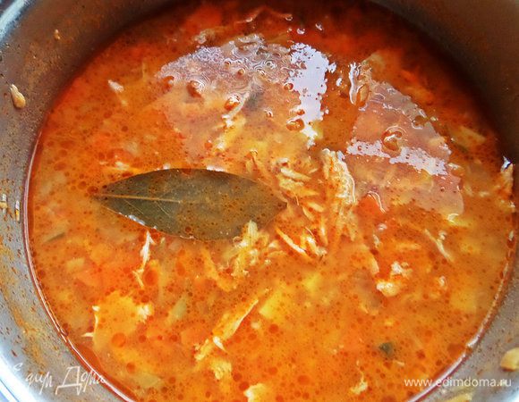 Вынуть хребет, отделить мякоть и отправить обратно в суп.