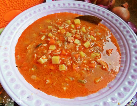 Разлить по тарелкам.