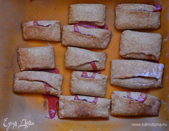 Выпекать в хорошо разогретой духовке при 180°С 15-20 минут до румяного цвета.