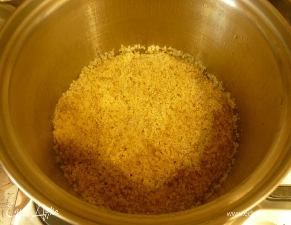 Киноа отварить по инструкции. Заправить лимонным соком.