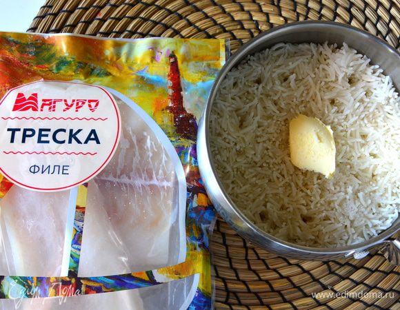 Отварить рис согласно инструкции на упаковке. Я варю рис в соотношении 1:1,5 (рис:вода). Добавить соль, сливочное масло и перемешать. Гарнир готов!