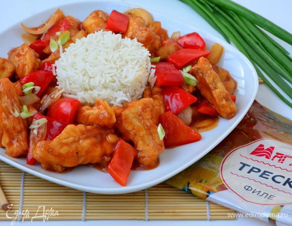 Посыпать зеленым луком и подавать с отварным рисом. Приятного аппетита! :)