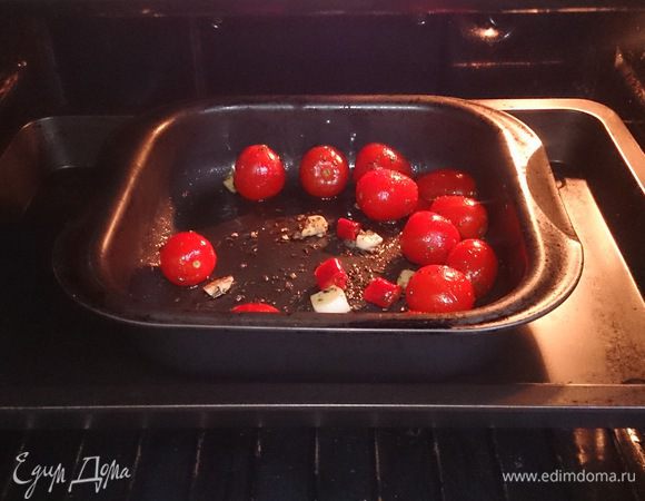 Ставим в разогретую духовку до 160°С на 15 минут.