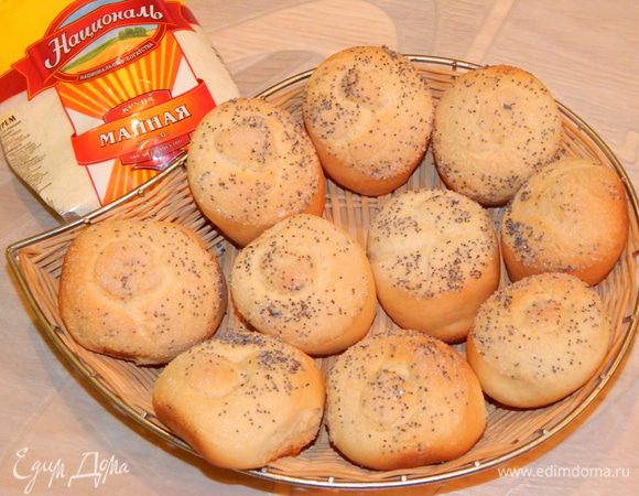 А вот и румяные булочки. Приятного чаепития !