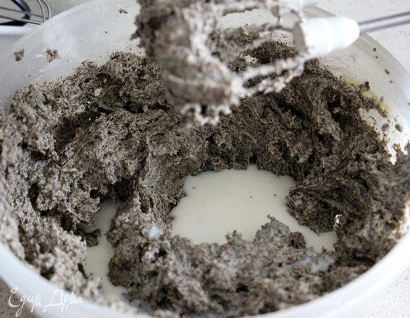 Добавляем молоко.