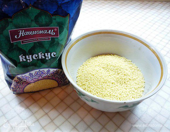 Кускус ТМ «Националь» насыпаем в чашку.