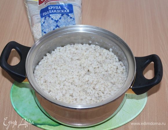Отварить перловую крупу согласно инструкции (крупа голландская ТМ «Националь» не требует длительного замачивания).