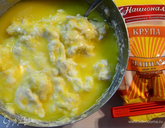 Добавить растопленное сливочное масло, перемешать.