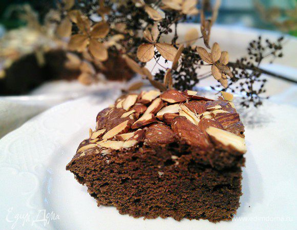 Может, вам видно на фото, я таки брауни передержала (29 мин.) в духовке. В следующий раз не дольше 25 минут! Но я не опускаю руки.