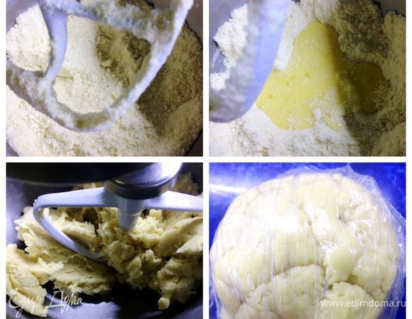 К крошке добавляем взбитые яйца и замешиваем тесто. Заворачиваем тесто в пищевую пленку и отправляем в холодильник на час-два.