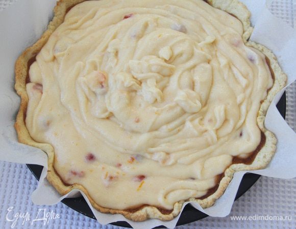 Выложить крем. Выпекать 35 минут.