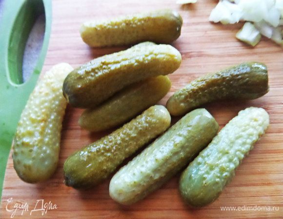 Берем мелкие огурчики.