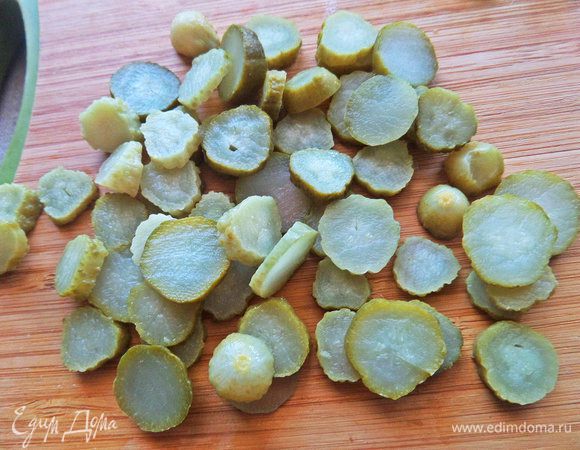 Нарезать их.