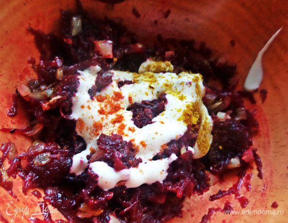 Слегка смазать майонезом+карри и паприка, соль по желанию. Я не добавляла.