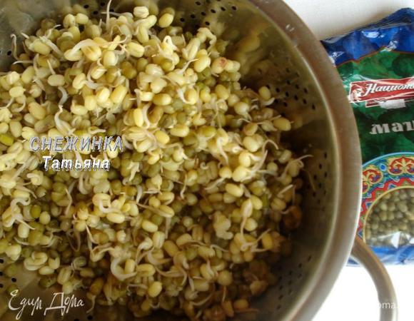 За пару минут до конца варки добавляем соль. Сливаем воду. Оставляем остыть. В это время займемся соусом.