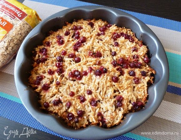 Отправляем в разогретую до 190°С духовку на 25-35 минут. Дадим немного остыть и подаем к столу. 