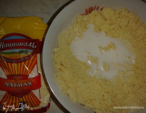 Вливаем теплое молоко.