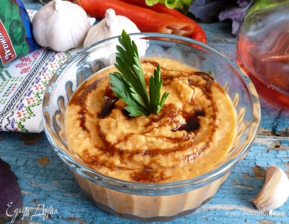 При подаче добавим несколько капель оливкового масла и бальзамического крема. 