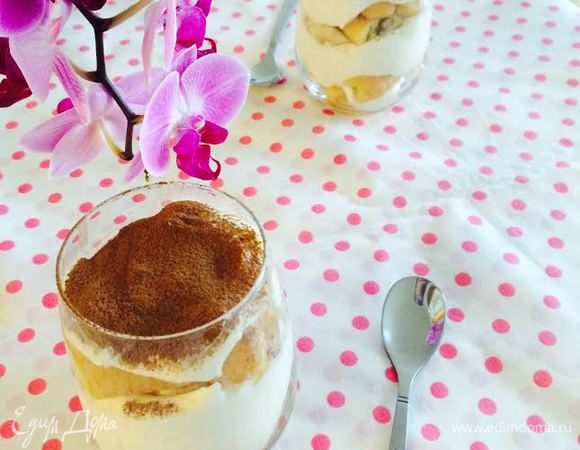 Отправить в холодильник на ночь. Перед подачей посыпать какао.