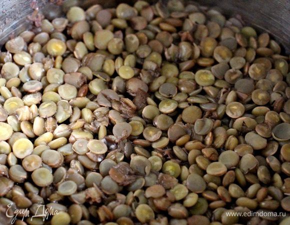 Отвариваем чечевицу около 15-20 минут.