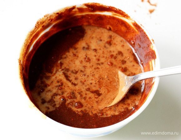 Добавляем 3–4 ст. л. нашего «орехового молока». Смотрите по консистенции.